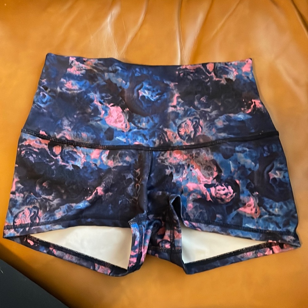 Lululemon shorts size 6